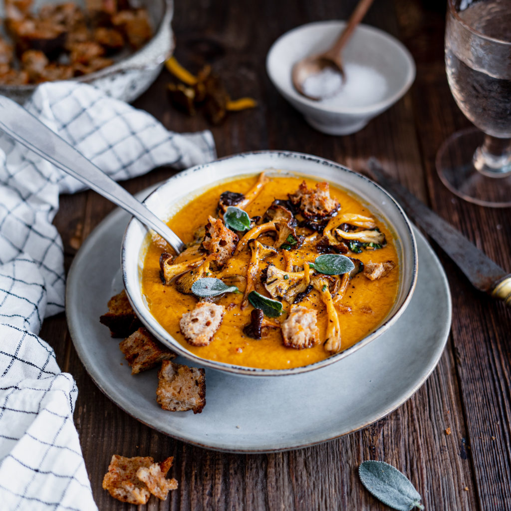 recette soupe vegetarienne patate douce chanterelles croutons